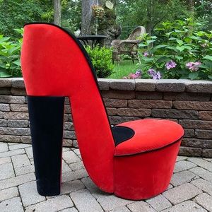 Fun chair that would spice up any room it’s in!